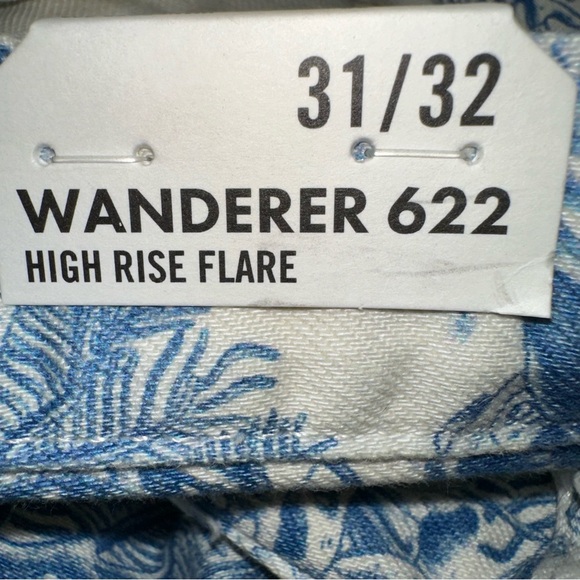 Wrangler Wanderer 622 Nautical
Coastal Cowgirl Seahorse Ocean
Flare 31(34)X32 - Picture 8 of 9